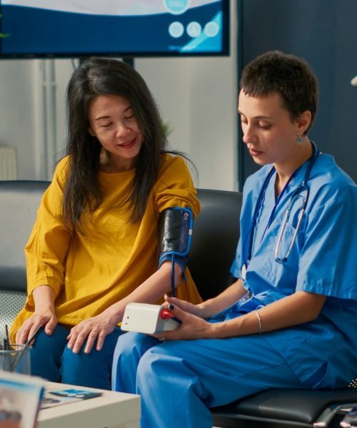 Medical assistant using tonometer to measure pulse pressure